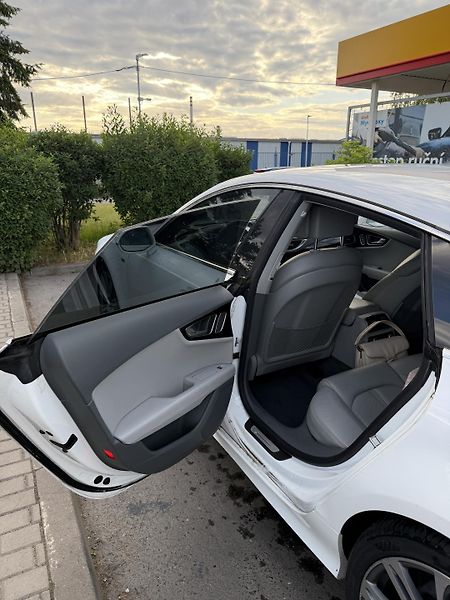 Audi A7 (2012) Max výbava, S-line,Nová STK - fotka 9 z 26