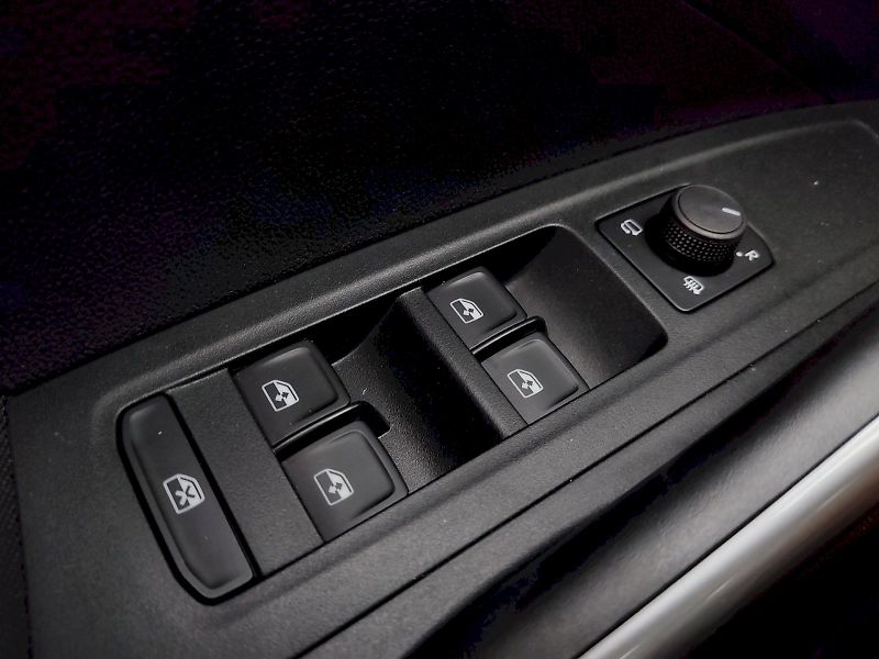 Škoda Fabia (2025) Top Selection 1,0 Tsi 81 Kw + - fotka 25 z 37