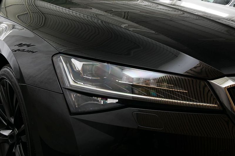 Škoda Superb 2.0TSI 206kW 4x4 L&K Max výbav - fotka 8 z 44