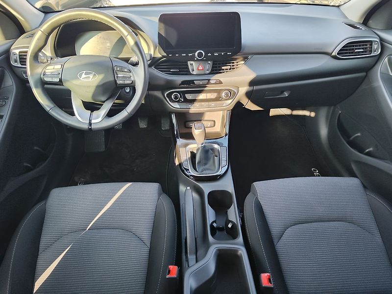 Hyundai i30 1.5i/71kW Comfort 16 - fotka 11 z 29