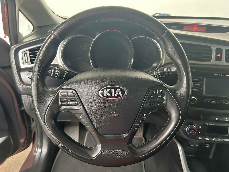 Kia Ceed (2013) 1.6GDi 99 kW, ČR, AAC, tempo - fotka 14 z 16