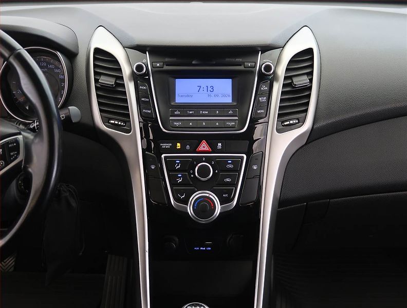 Hyundai i30 (2016) 1.6 CRDi, Tempomat - fotka 12 z 16