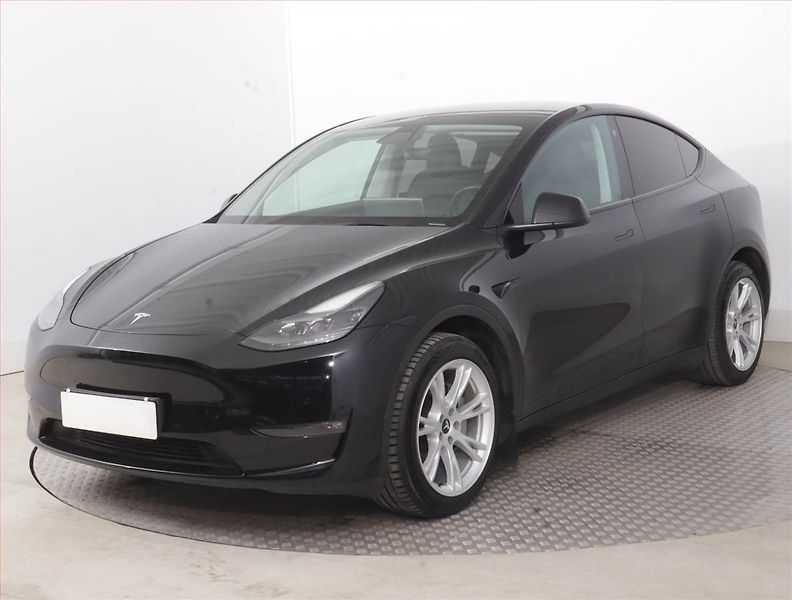 Tesla Model Y (2022) Long Range AWD 79kWh, SoH 89% - fotka 2 z 19