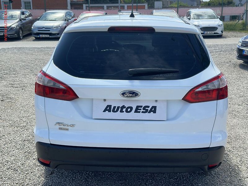 Ford Focus (2014) 1.6 TDCi, AC, výhřev sed - fotka 5 z 18