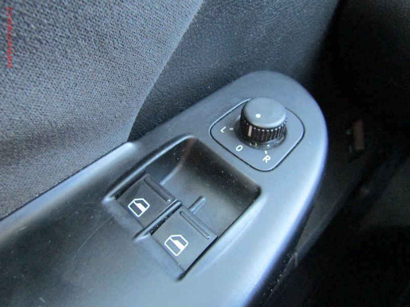 Volkswagen Passat (2008) 1.9TDi Variant, TZ, výhř.sed. - fotka 12 z 21