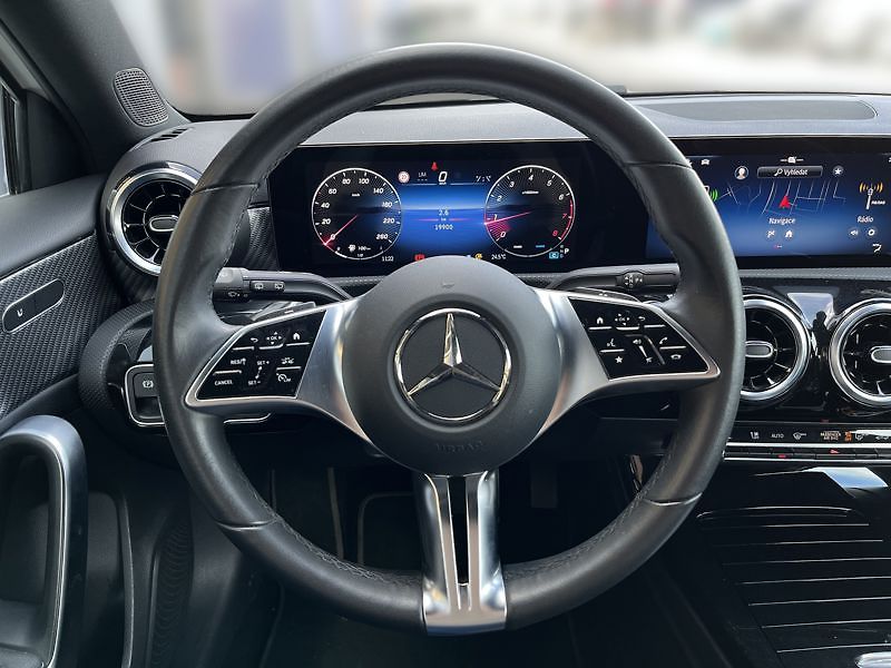Mercedes-Benz Třídy A A-Třída 180 - fotka 11 z 18
