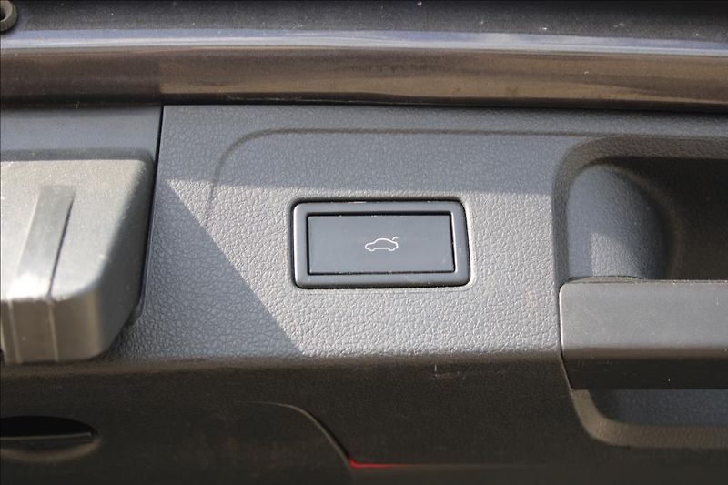 Volkswagen Passat 2,0 TDi  HIGHLINE, 4 x 4, DSG - fotka 16 z 38