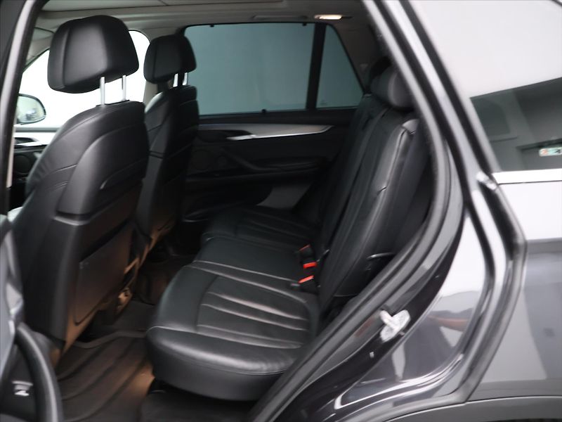 BMW X5 3,0 30d 190kW xDrive CZ - fotka 15 z 34