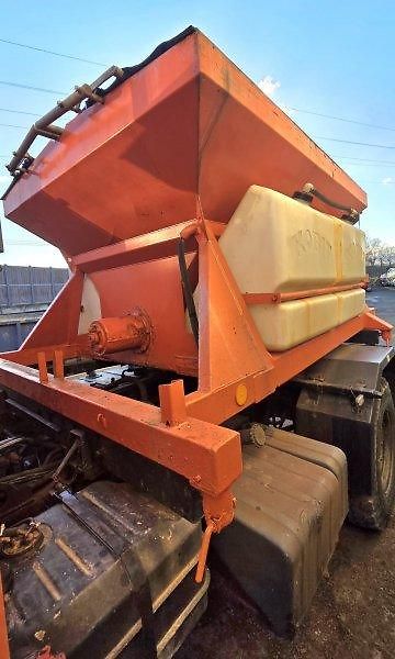 Praga (2000) UV80, 4X4 sypač 2.5m3 radlice - fotka 13 z 15