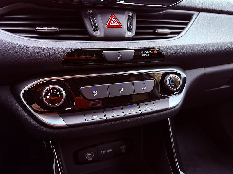 Hyundai i30 1.5 DPi CVVT Comfort, ČR - fotka 24 z 29