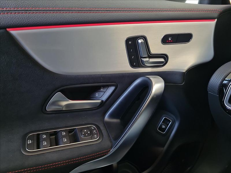 Mercedes-Benz CLA 200 Shooting Brake AMG Style E - fotka 12 z 22