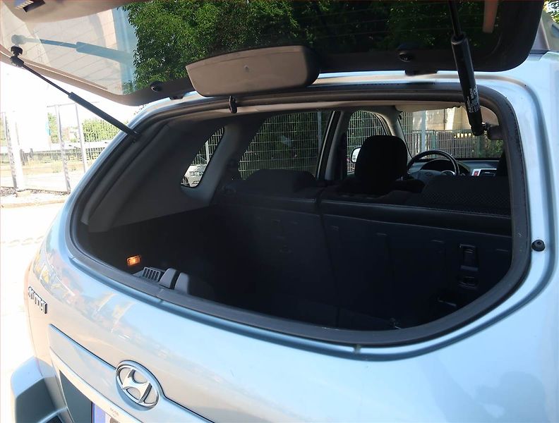 Hyundai Tucson (2009) 2.0 i, 4X4 - fotka 15 z 20