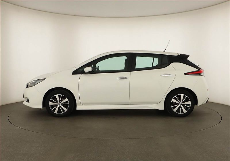 Nissan Leaf (2021) 40 kWh, SoH 92%, Automat - fotka 3 z 21