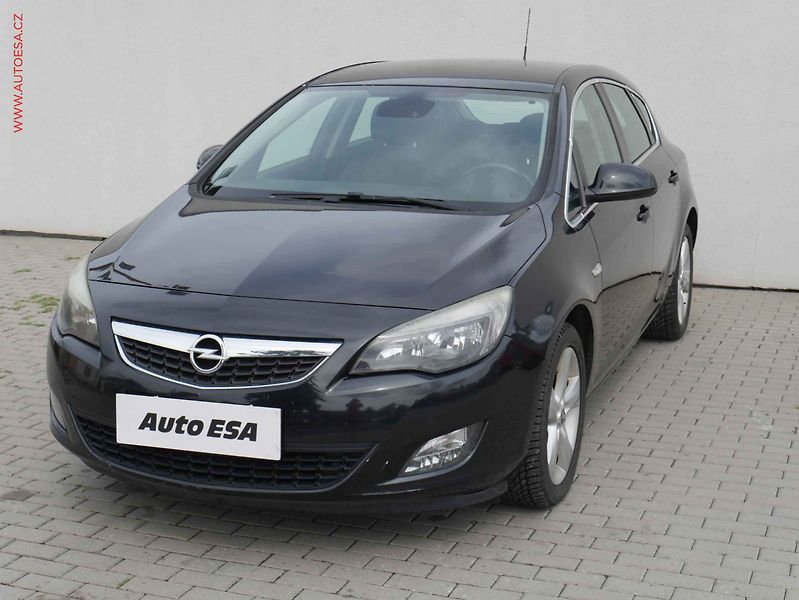 Opel Astra (2013) 1.4T, ČR, Klima - fotka 3 z 19