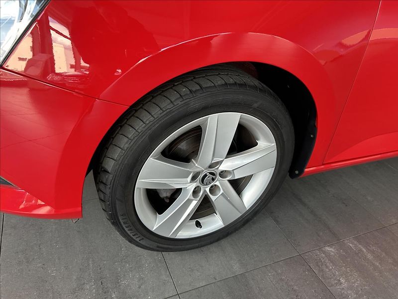 Škoda Fabia 1,0   TSI 70kW,SERVISKA - fotka 17 z 18