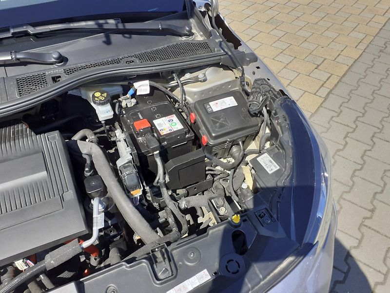 Peugeot 208 (2023) ELEKTRO 100Kw NAVIGACE - fotka 35 z 39