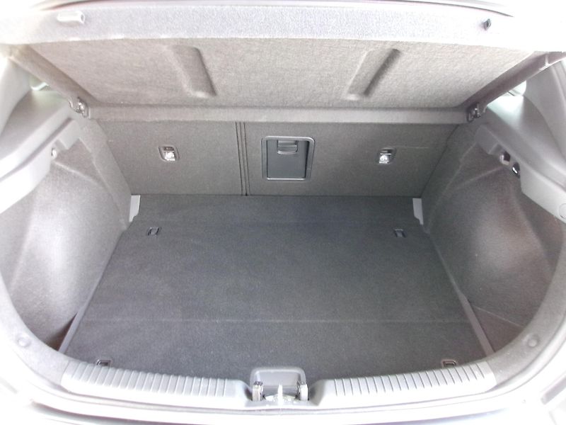Hyundai i30 (2024) 1.5T-GDi 117kW MH Smart Plus - fotka 7 z 15