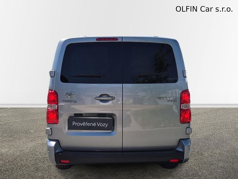 Toyota ProAce Verso Glass Shuttle 2.0 D 180 8A/T B - fotka 8 z 24