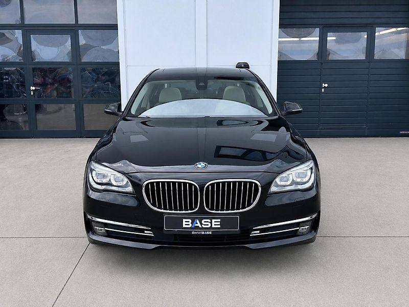 BMW Řada 7 730d  - fotka 2 z 24
