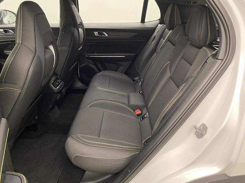 Lynk & Co 01 (2025) CORE PHEV AUT CZ 1.maj - fotka 4 z 92