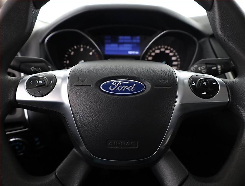 Ford Focus (2014) 1.6 TDCi, Park. senzory - fotka 8 z 18
