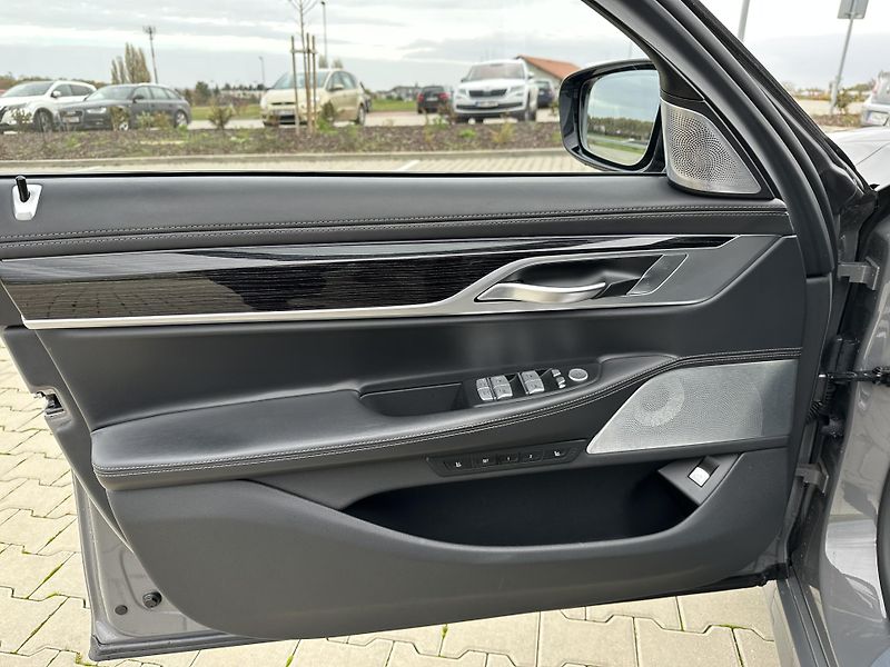 BMW Řada 7 (2019) BMW 745Le xDrive LONG aut. ser - fotka 10 z 57