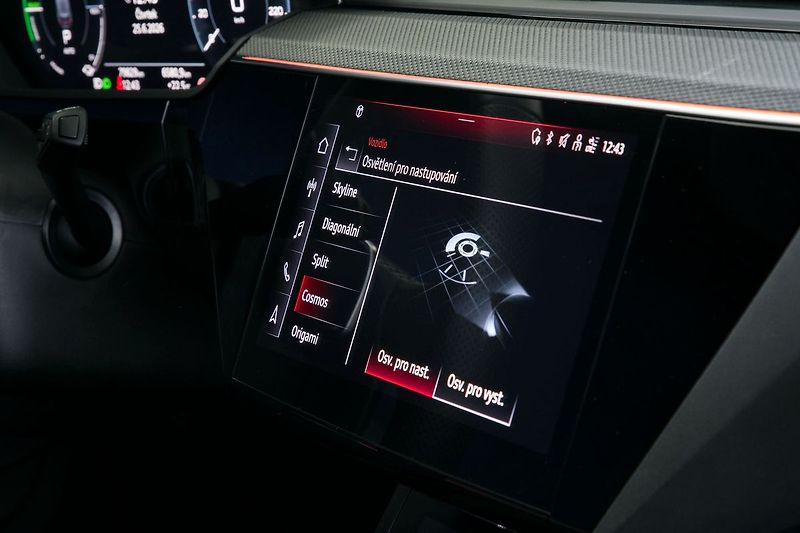 Audi e-tron 55 300kW Sline BlackEd Pano TZ - fotka 36 z 44