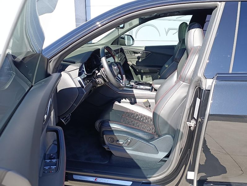 Audi RS Q8 4.0TFSI 441kW QUATTRO ČR DPH  - fotka 17 z 40