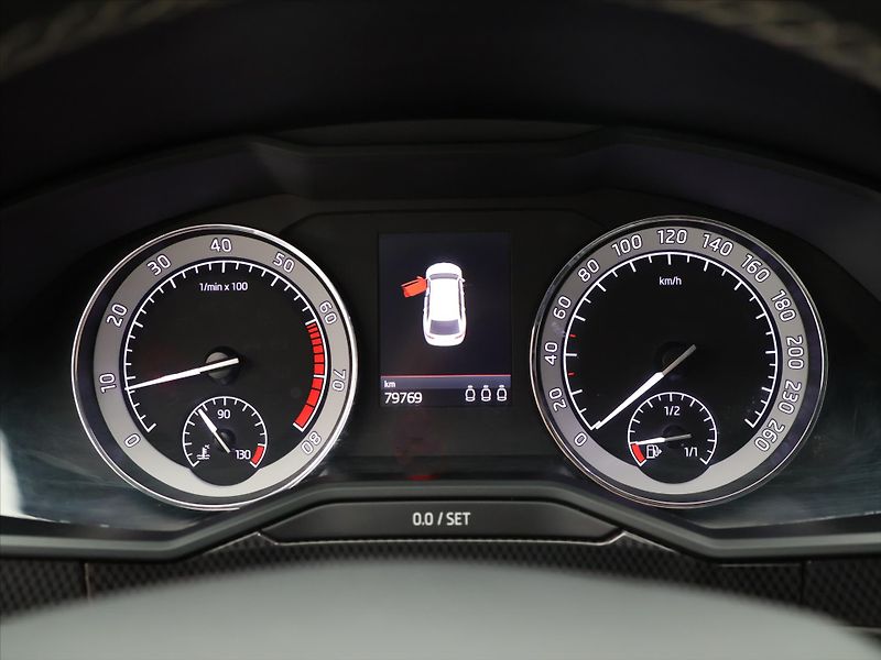 Škoda Superb 2.0 TSI 206kW DSG Sportline - fotka 16 z 30