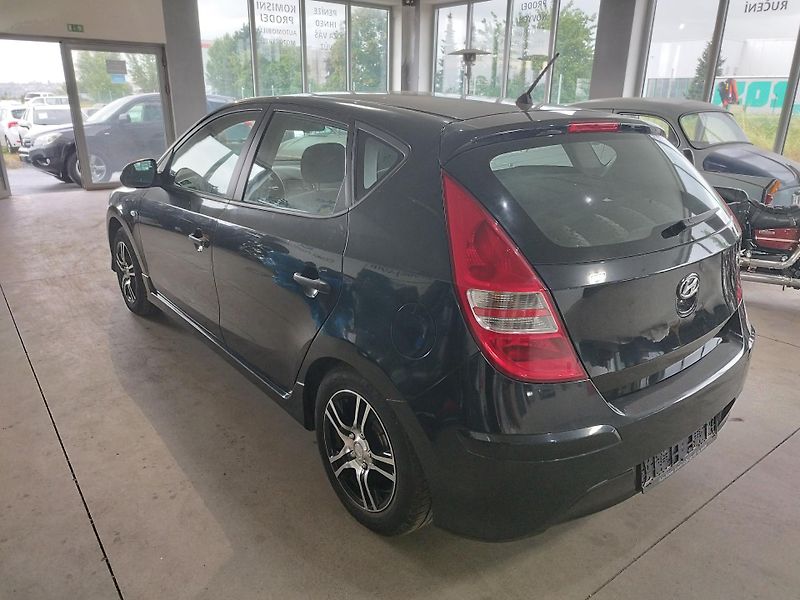 Hyundai i30 (2011) 1,6I,93KW,AUTOMAT,ALU,naj.63t - fotka 7 z 27