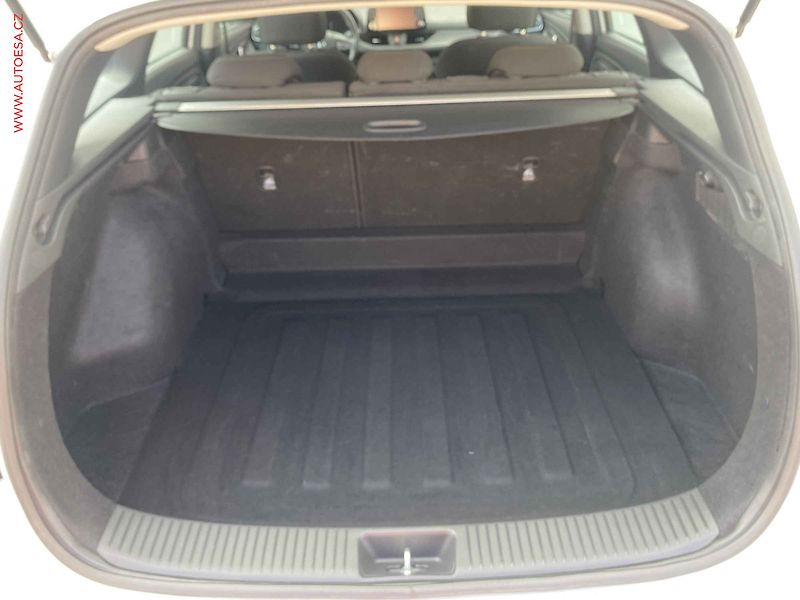 Hyundai i30 (2021) 1.6 CRDi, 1.maj,ČR, Comfort - fotka 7 z 17