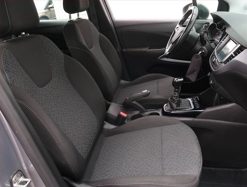 Opel Crossland X (2022) 1.2 Turbo, Tempomat - fotka 9 z 16