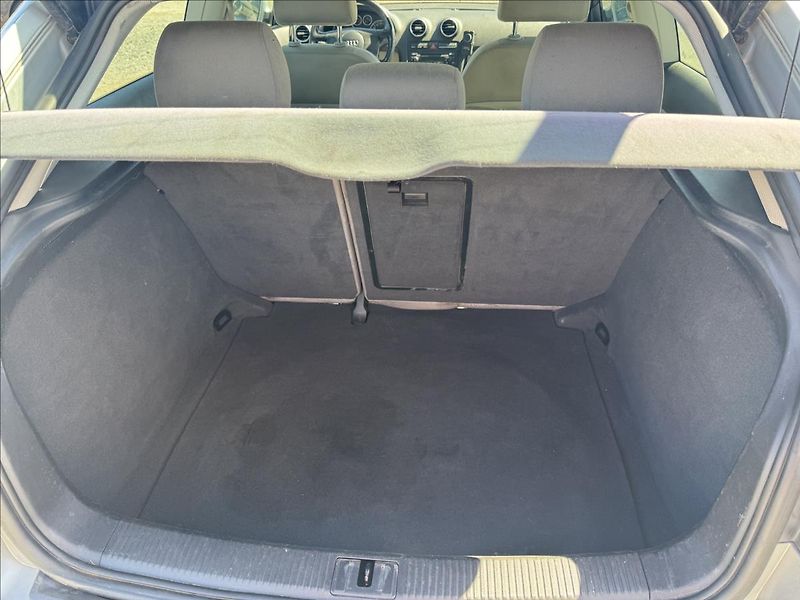 Audi A3 2,0 i Manuál - fotka 9 z 17