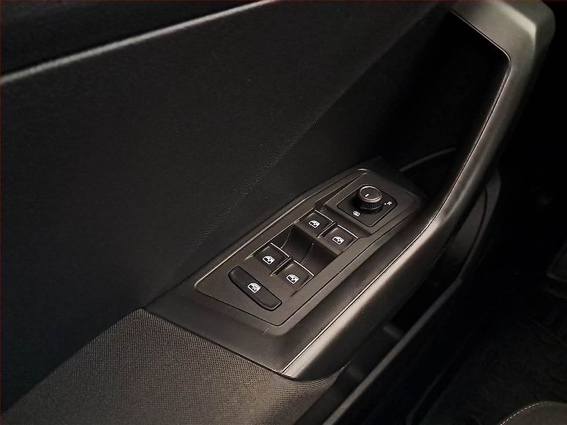 Volkswagen T-Roc (2019) 1.6 TDI, Tempomat - fotka 15 z 16