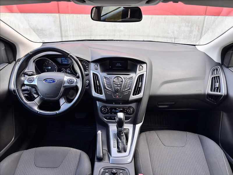 Ford Focus 2,0 TDCi 103kW AUT Titanium - fotka 18 z 27