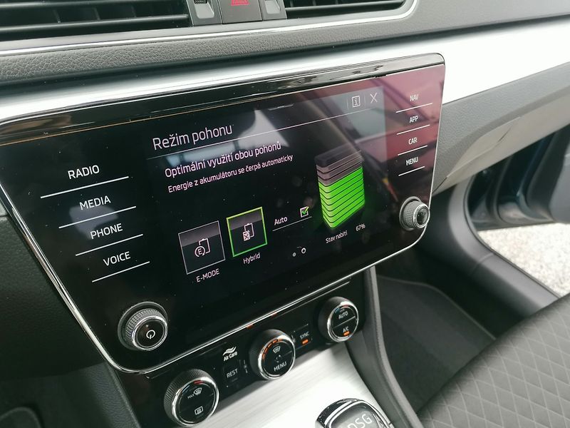 Škoda Superb (2021) IV 1.4 TSi PHEV 160kW - fotka 22 z 36