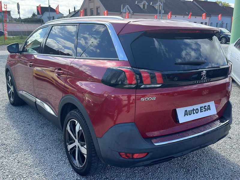 Peugeot 5008 (2020) 1.5 HDi, 2.maj,ČR, Allure - fotka 6 z 24
