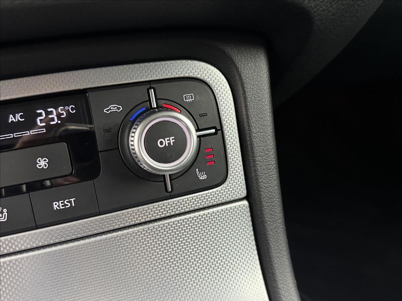 Volkswagen Touareg 3,0 ACC 360° TZ PEČLIVÝ SERVIS - fotka 26 z 49