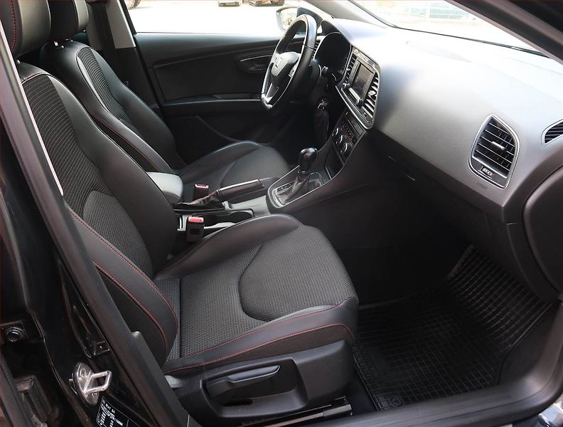 Seat Leon (2015) 2.0 TDI FR, Automat, Navi - fotka 9 z 19