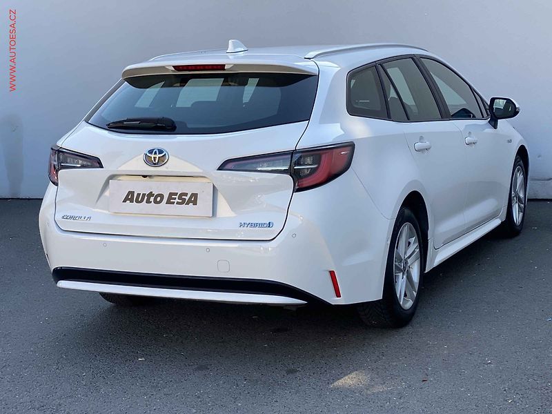 Toyota Corolla (2021) 1.8 HSD, 1.maj,ČR, AT, kamera - fotka 4 z 20