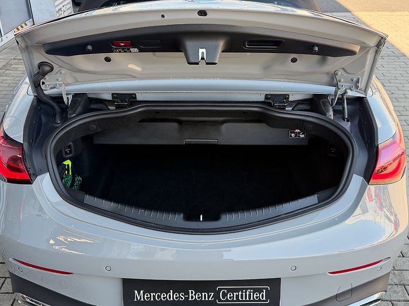Mercedes-Benz CLE 300 4MATIC AMG Cabrio - fotka 13 z 35