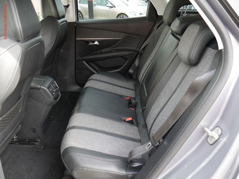 Peugeot 3008 (2019) 1.5 HDi, Allure, navi, kamera - fotka 10 z 17