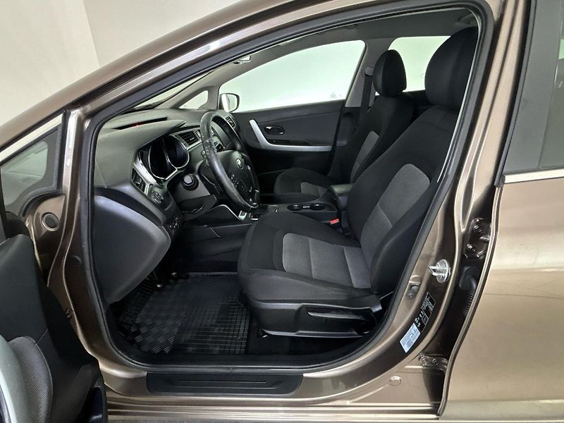 Kia Ceed Exclusive DCT - fotka 7 z 27