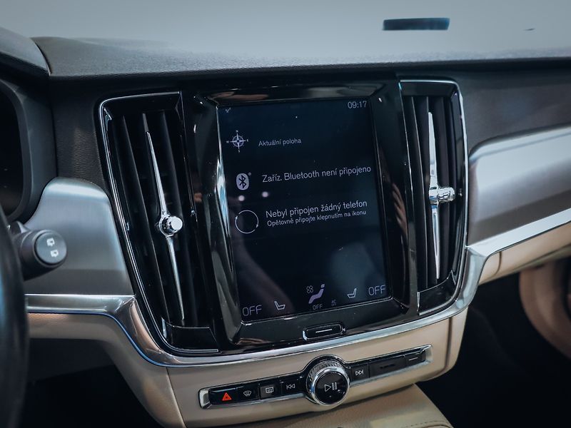 Volvo V90 D5 Momentum 173 kW AWD - fotka 15 z 30