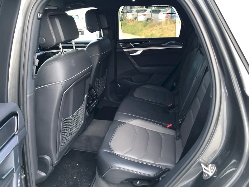 Volkswagen Touareg (2021) R-LINE V6 3,0 TDI 4MOT 8TT - fotka 18 z 30