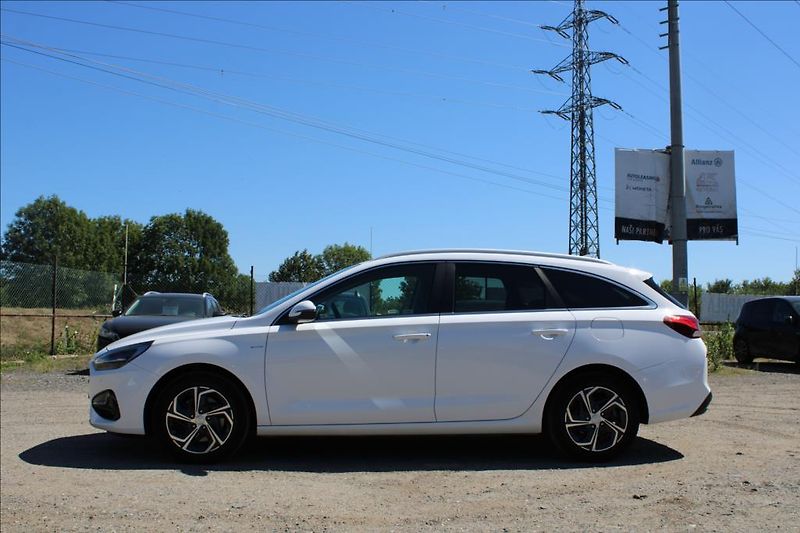 Hyundai i30 1,5 i  SMART, VÝHŘEVY, ČR - fotka 8 z 34