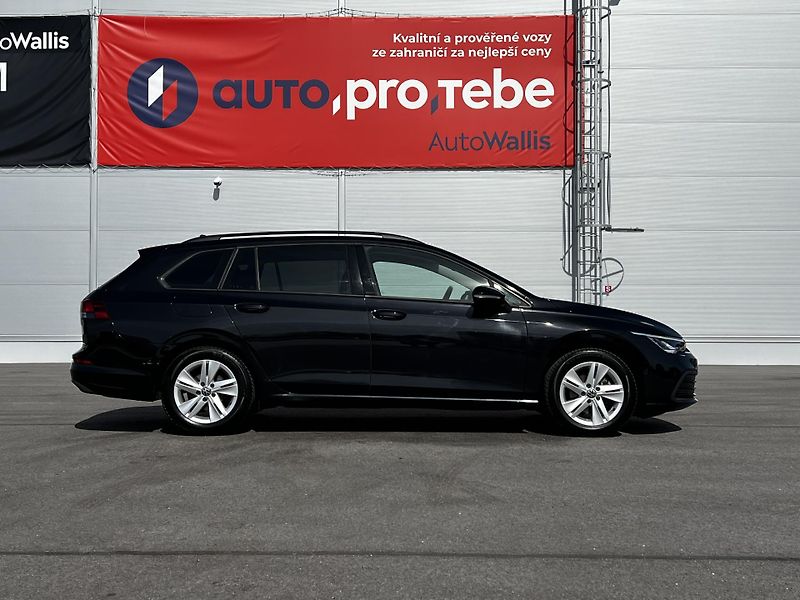 Volkswagen Golf 1.5TSI 110kW DSG LED ACC - fotka 3 z 23
