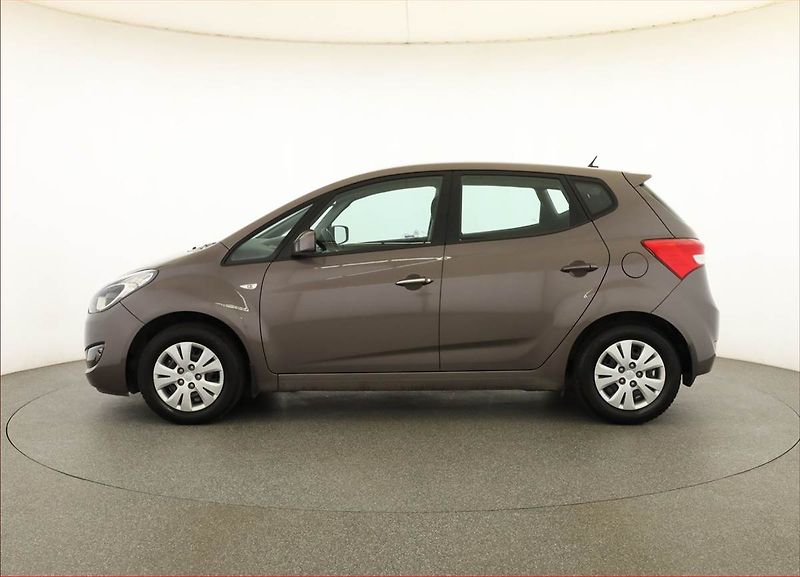 Hyundai ix20 (2011) 1.4 CVVT, Serv.kniha - fotka 3 z 12