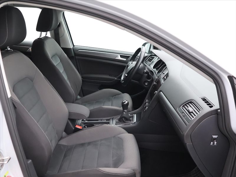 Volkswagen Golf 1.0 TSI 81kW Comfortline LED C - fotka 12 z 27