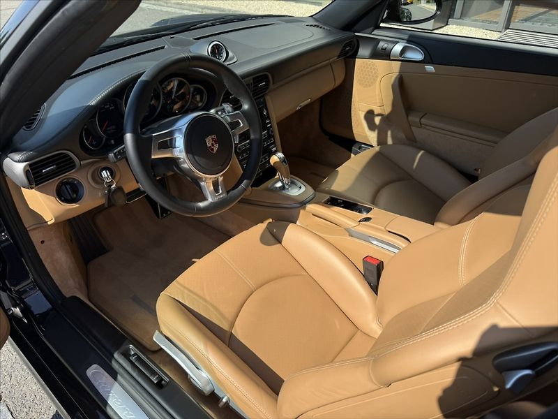 Porsche 911 3,6   Carrera 4 Cabrio (997/2) - fotka 13 z 26